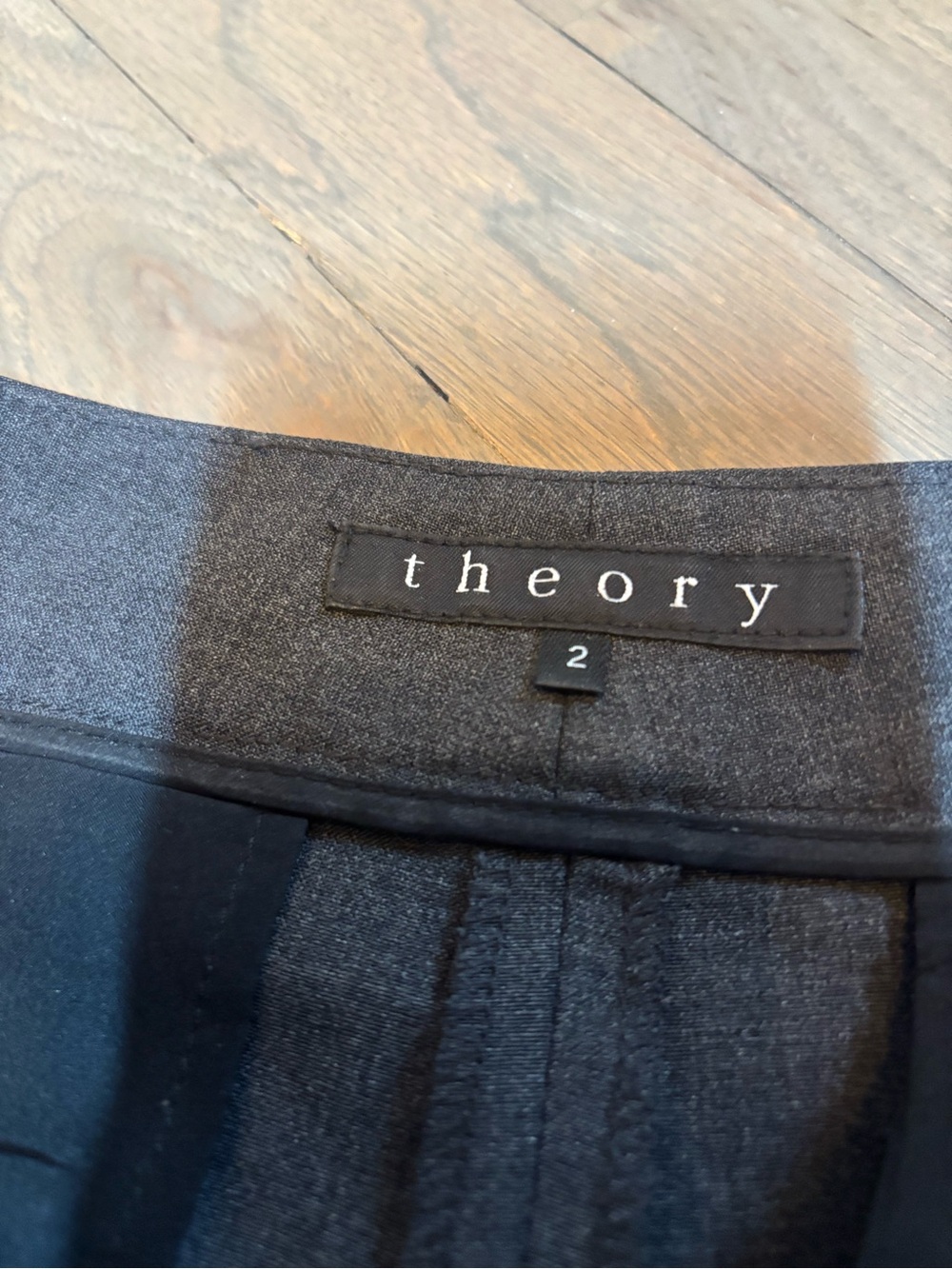 Theory Women's Gray Wool Blend Dress Pants. Size 2 - Picture 6 of 7